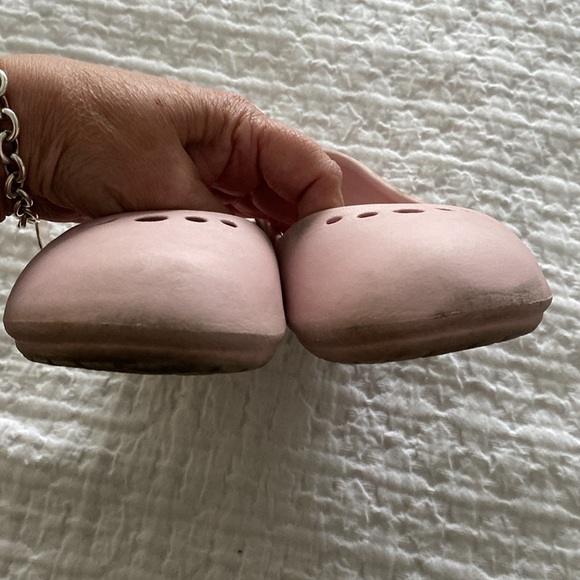 Crocs woman’s pink shoes size 8 - Picture 8 of 8